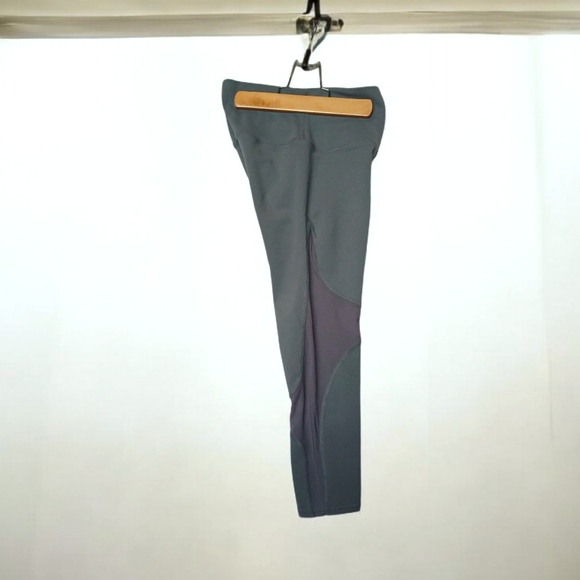 Alo Yoga Capri Cropped Training Leggings Athletic Pants in Coast Blue XS - Picture 1 of 6